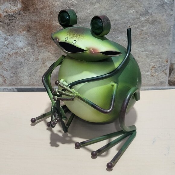 Green Metal Frog Figurine Decorative Garden Sculpture - Picture 9 of 11